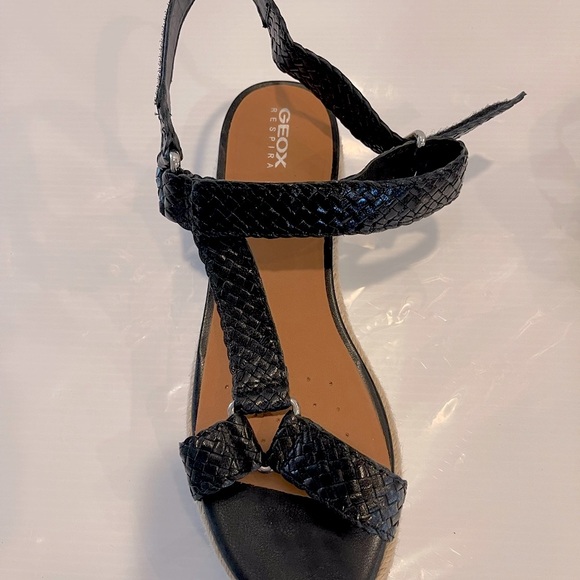 Like New GEOX adjustable strap sandal - Picture 5 of 6